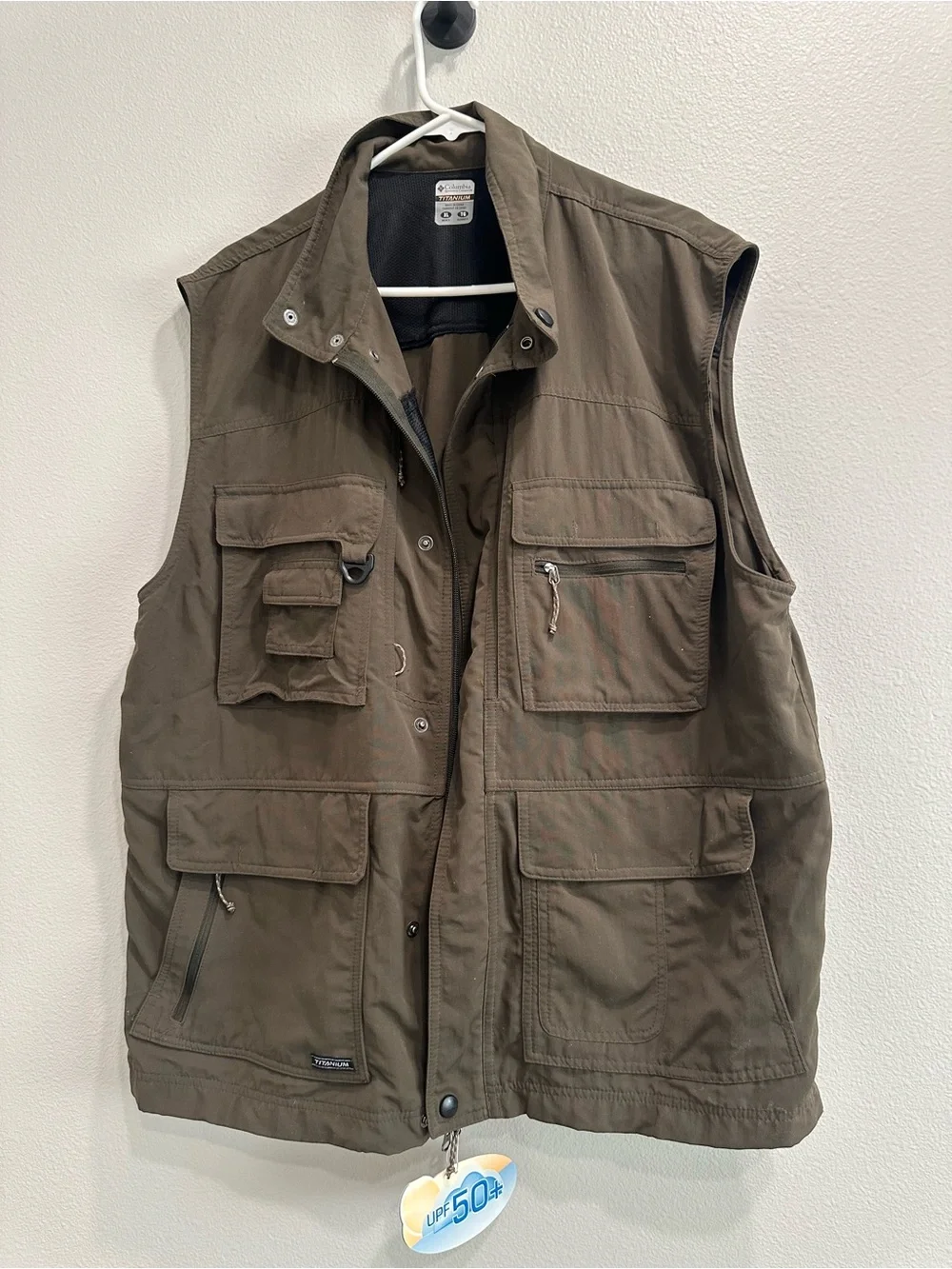 NWT Columbus titanium upf50+,zipper doesn’t work,outdoor